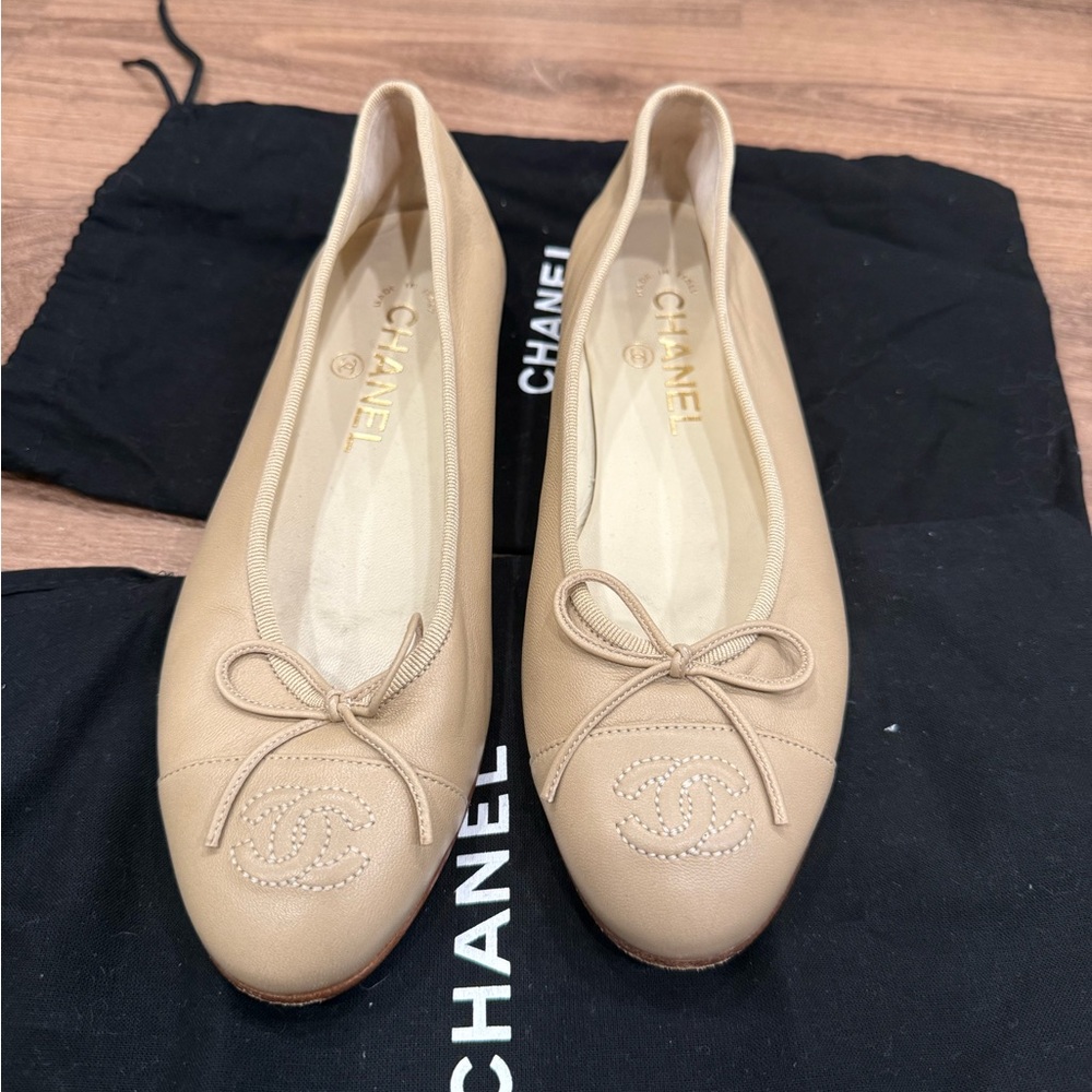 CHANEL beige ballet flats